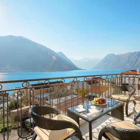 2Montenegro Limeta Apartments With Pool Kotor Bagian luar foto
