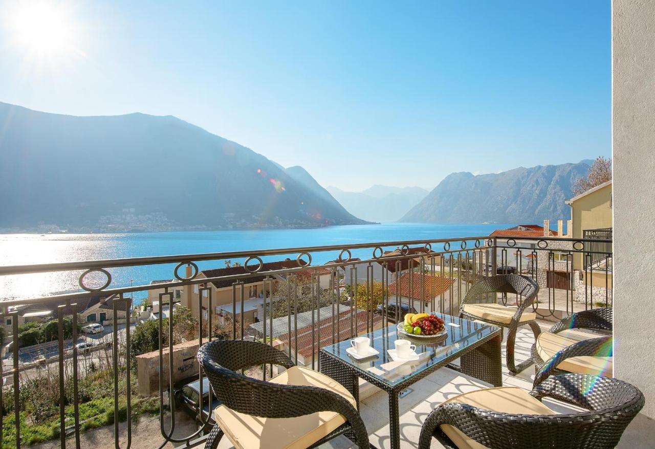 2Montenegro Limeta Apartments With Pool Kotor Bagian luar foto