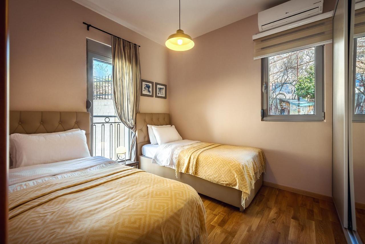 2Montenegro Limeta Apartments With Pool Kotor Bagian luar foto