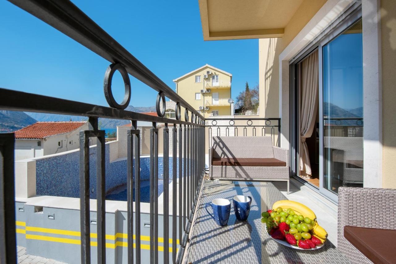 2Montenegro Limeta Apartments With Pool Kotor Bagian luar foto