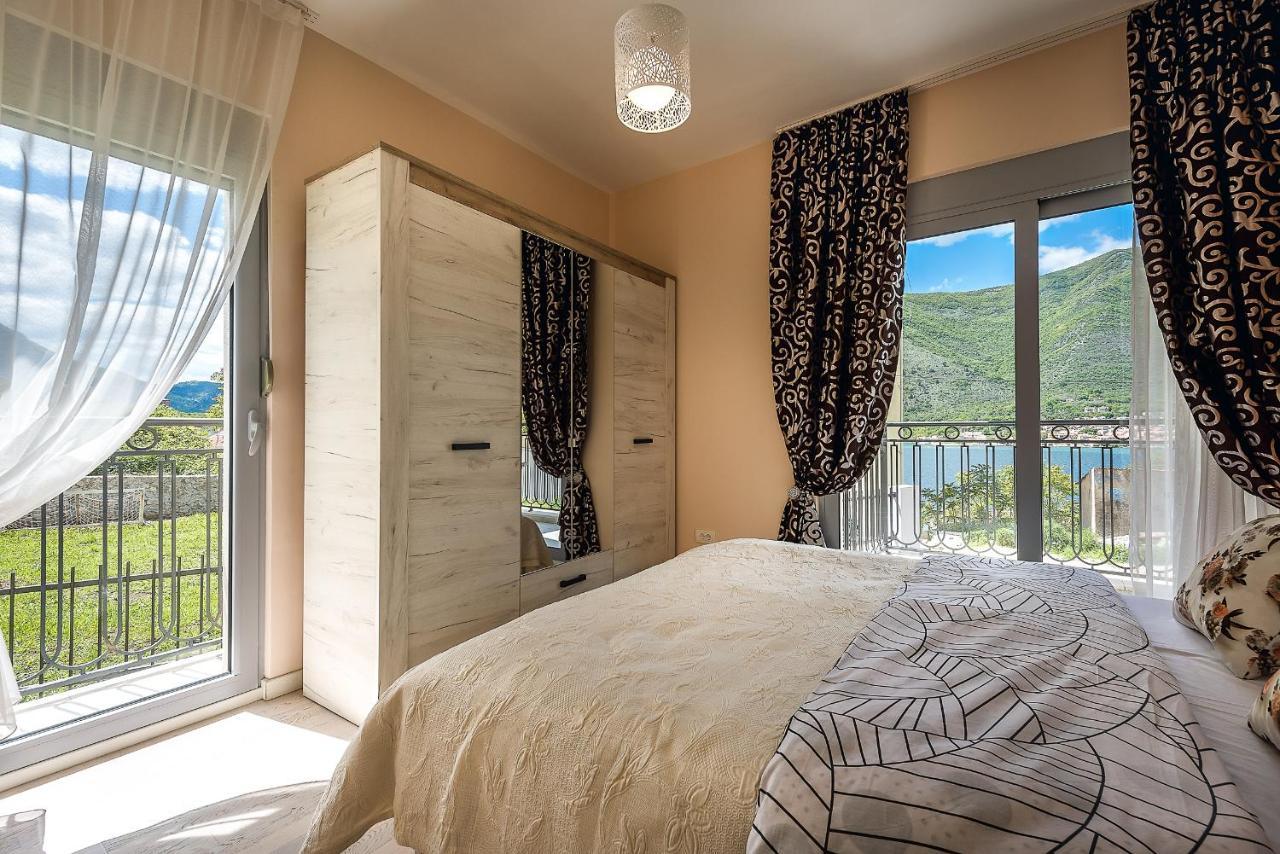 2Montenegro Limeta Apartments With Pool Kotor Bagian luar foto