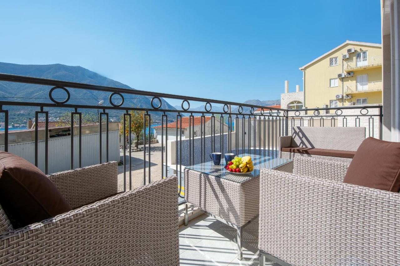2Montenegro Limeta Apartments With Pool Kotor Bagian luar foto