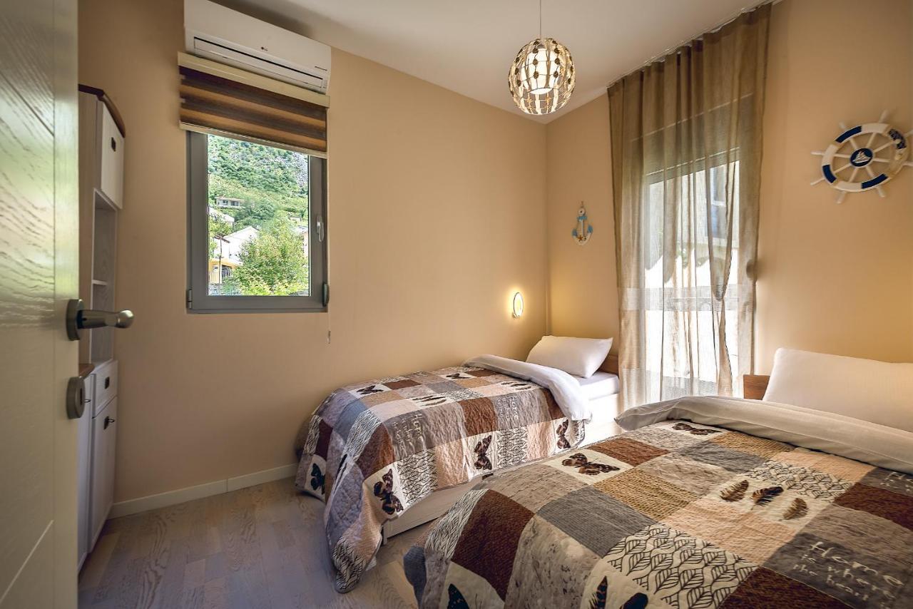 2Montenegro Limeta Apartments With Pool Kotor Bagian luar foto