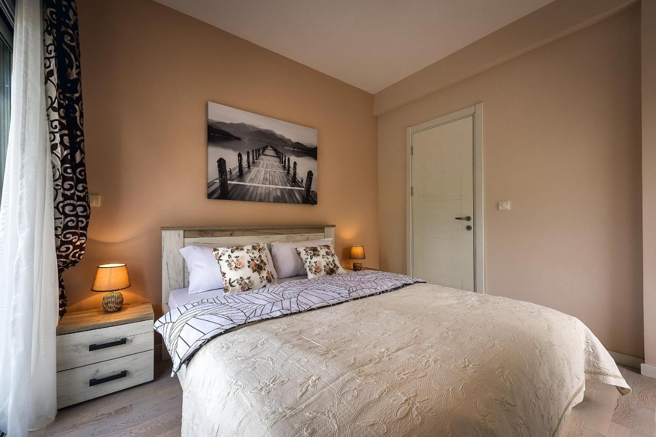 2Montenegro Limeta Apartments With Pool Kotor Bagian luar foto