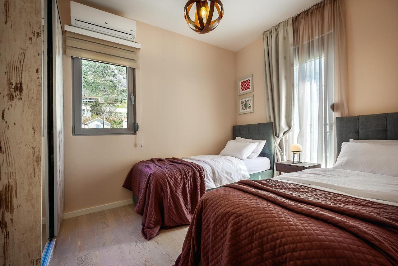 2Montenegro Limeta Apartments With Pool Kotor Bagian luar foto