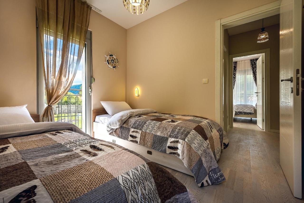 2Montenegro Limeta Apartments With Pool Kotor Bagian luar foto