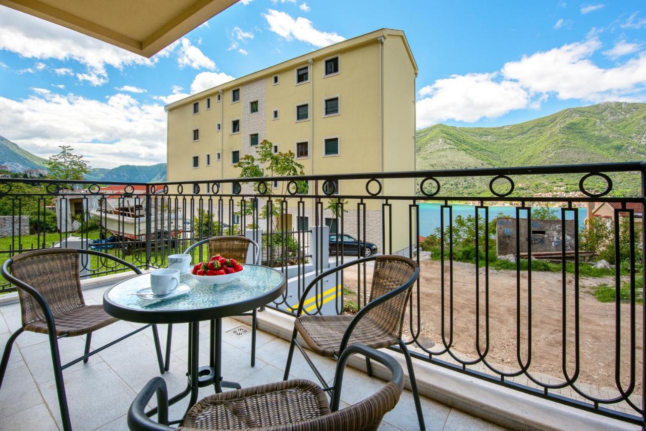 2Montenegro Limeta Apartments With Pool Kotor Bagian luar foto