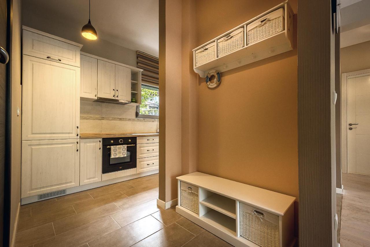 2Montenegro Limeta Apartments With Pool Kotor Bagian luar foto