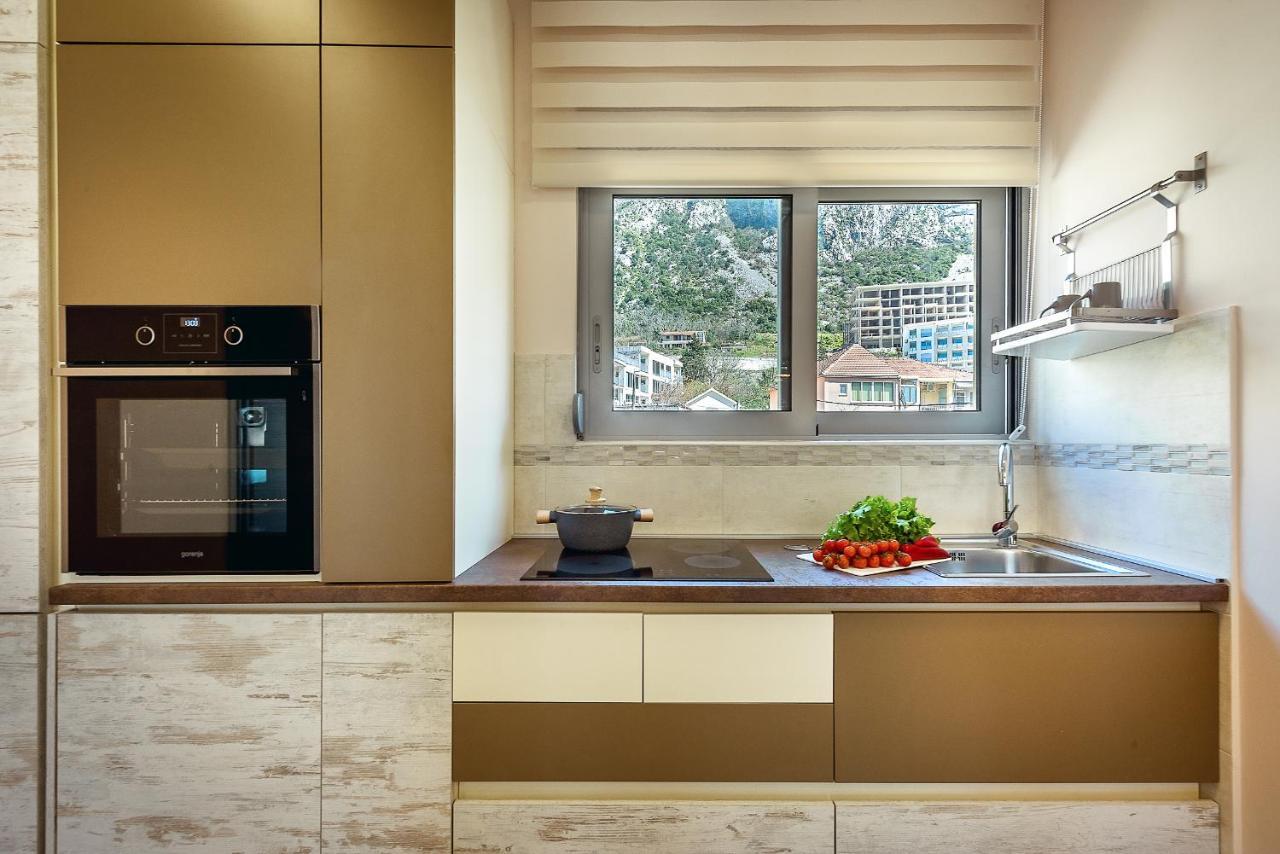 2Montenegro Limeta Apartments With Pool Kotor Bagian luar foto