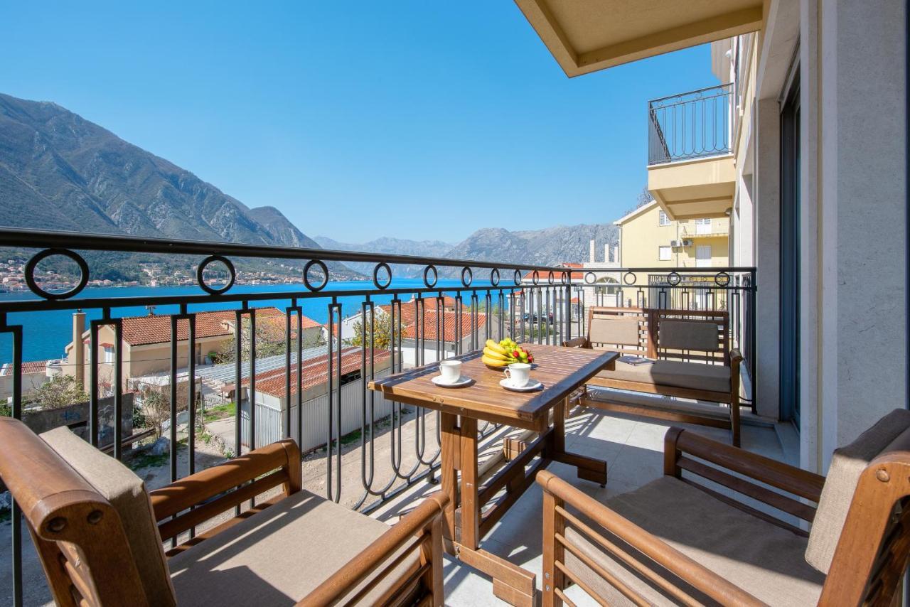 2Montenegro Limeta Apartments With Pool Kotor Bagian luar foto