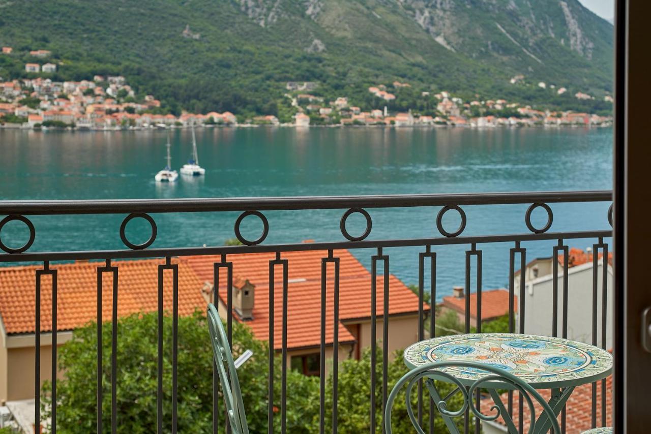 2Montenegro Limeta Apartments With Pool Kotor Bagian luar foto