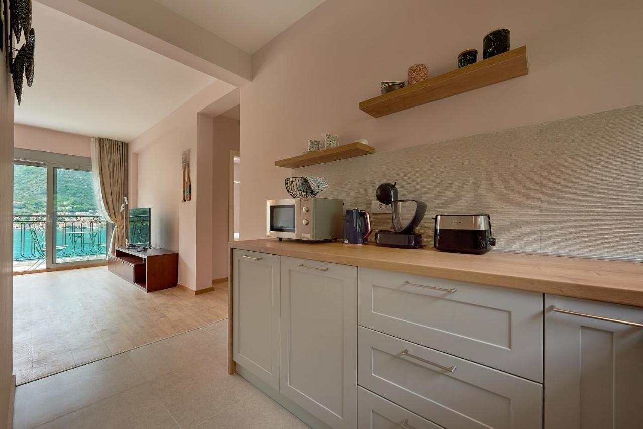2Montenegro Limeta Apartments With Pool Kotor Bagian luar foto