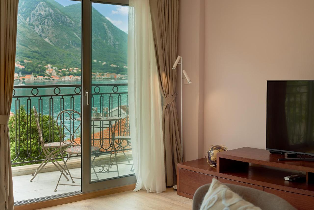 2Montenegro Limeta Apartments With Pool Kotor Bagian luar foto