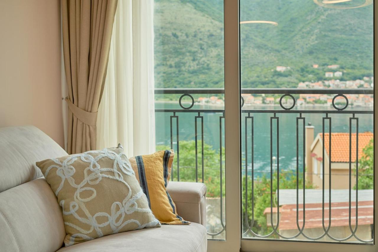 2Montenegro Limeta Apartments With Pool Kotor Bagian luar foto