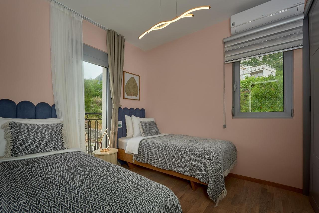 2Montenegro Limeta Apartments With Pool Kotor Bagian luar foto