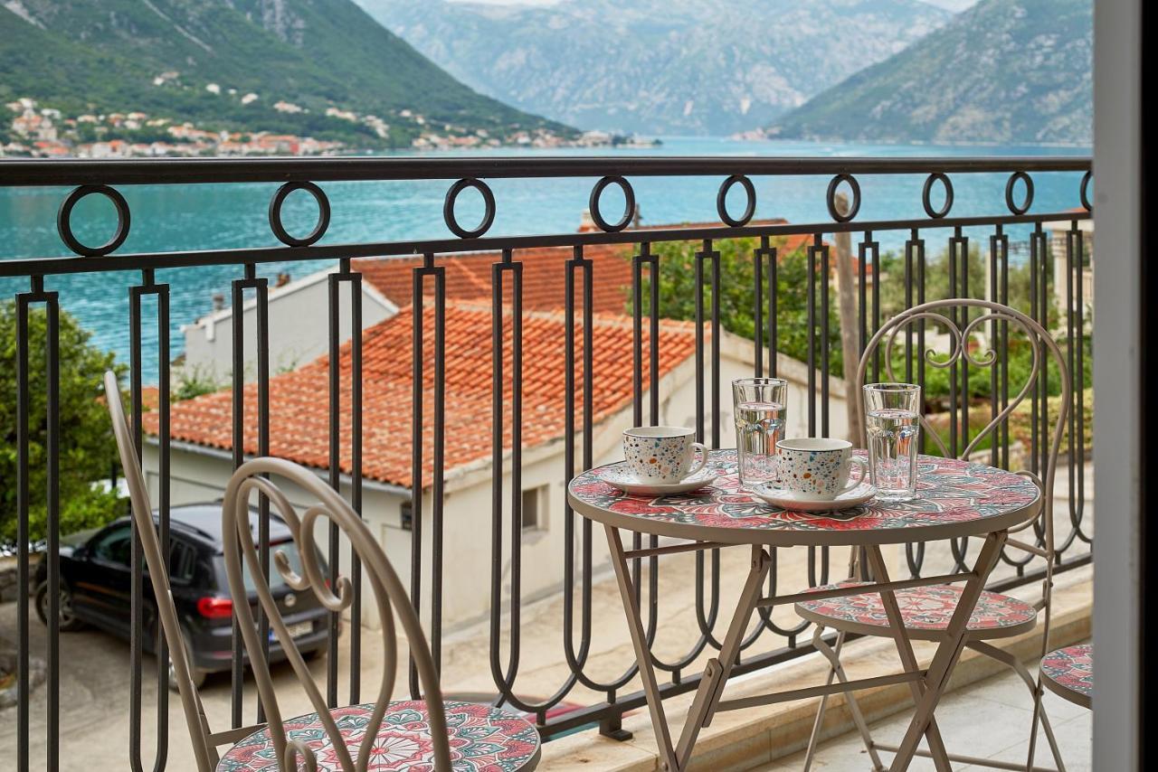 2Montenegro Limeta Apartments With Pool Kotor Bagian luar foto