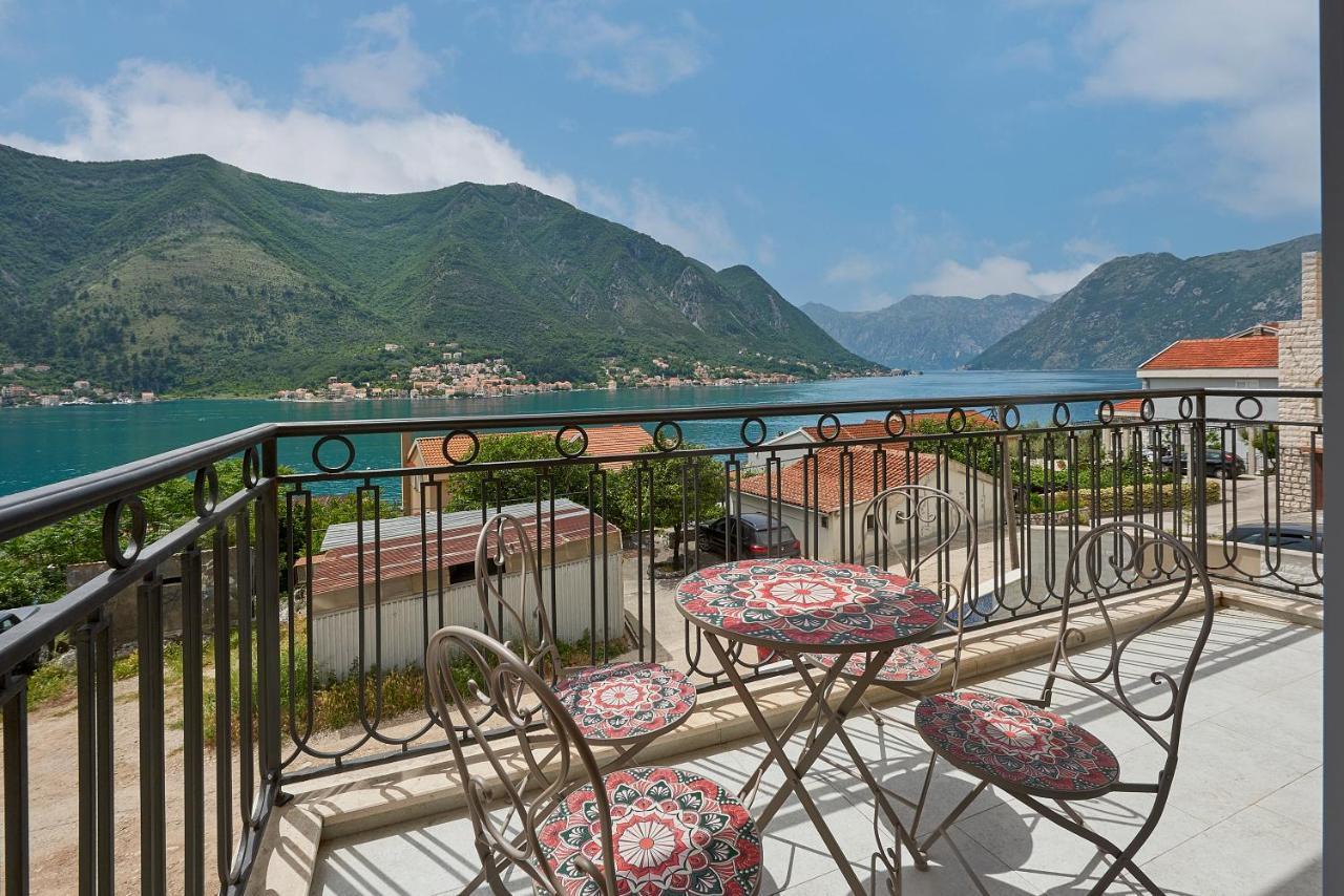 2Montenegro Limeta Apartments With Pool Kotor Bagian luar foto