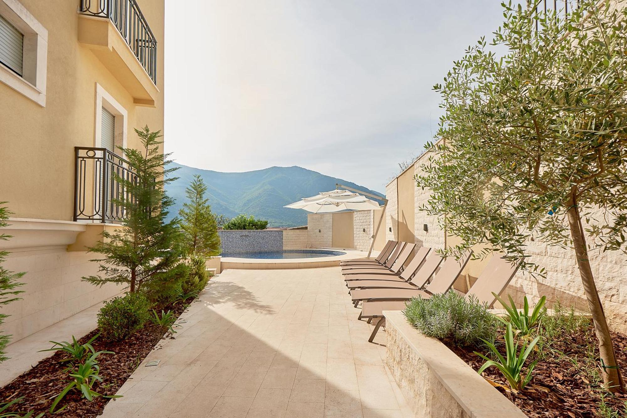 2Montenegro Limeta Apartments With Pool Kotor Bagian luar foto